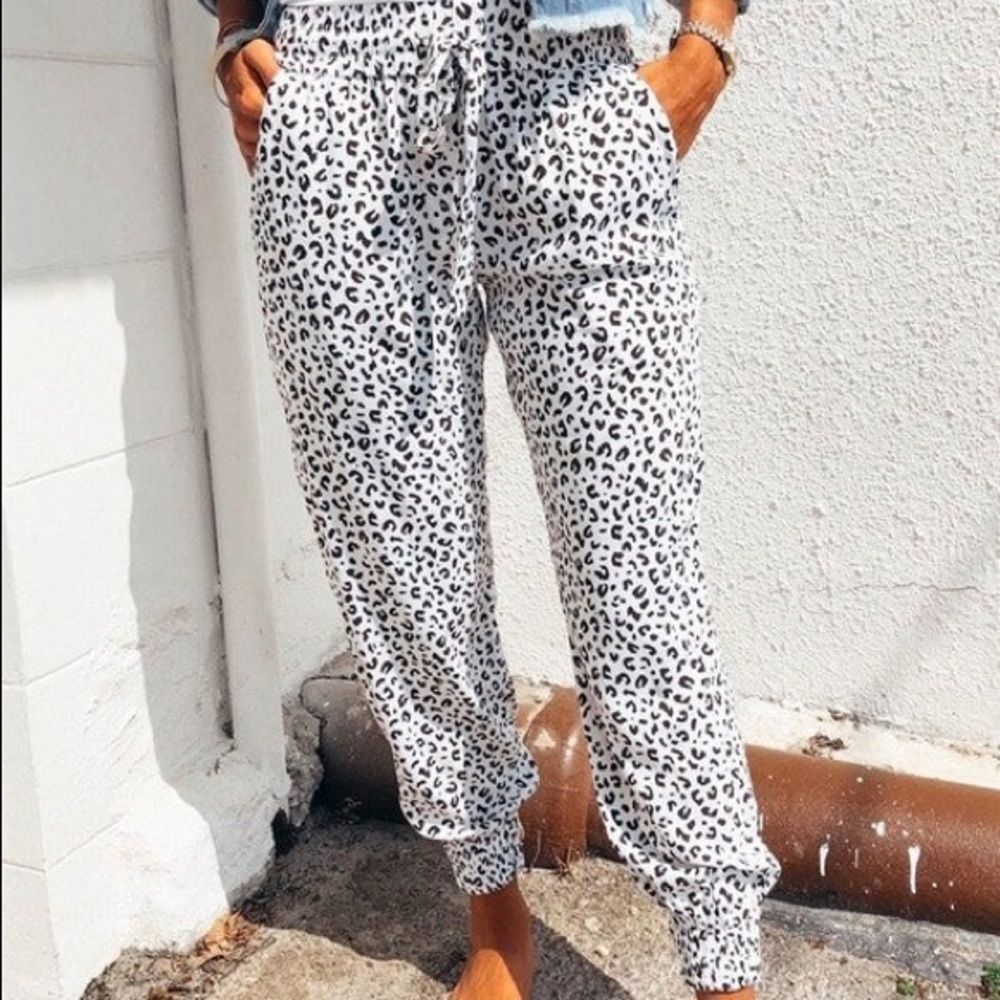 Leopard Print Jogger Pants - White/Black